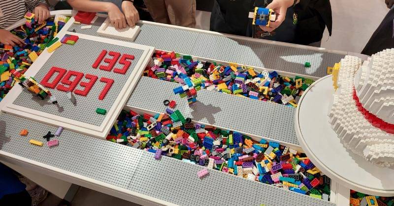 Lego store di Senayan City. - Popmama.com/abigailjunuslie